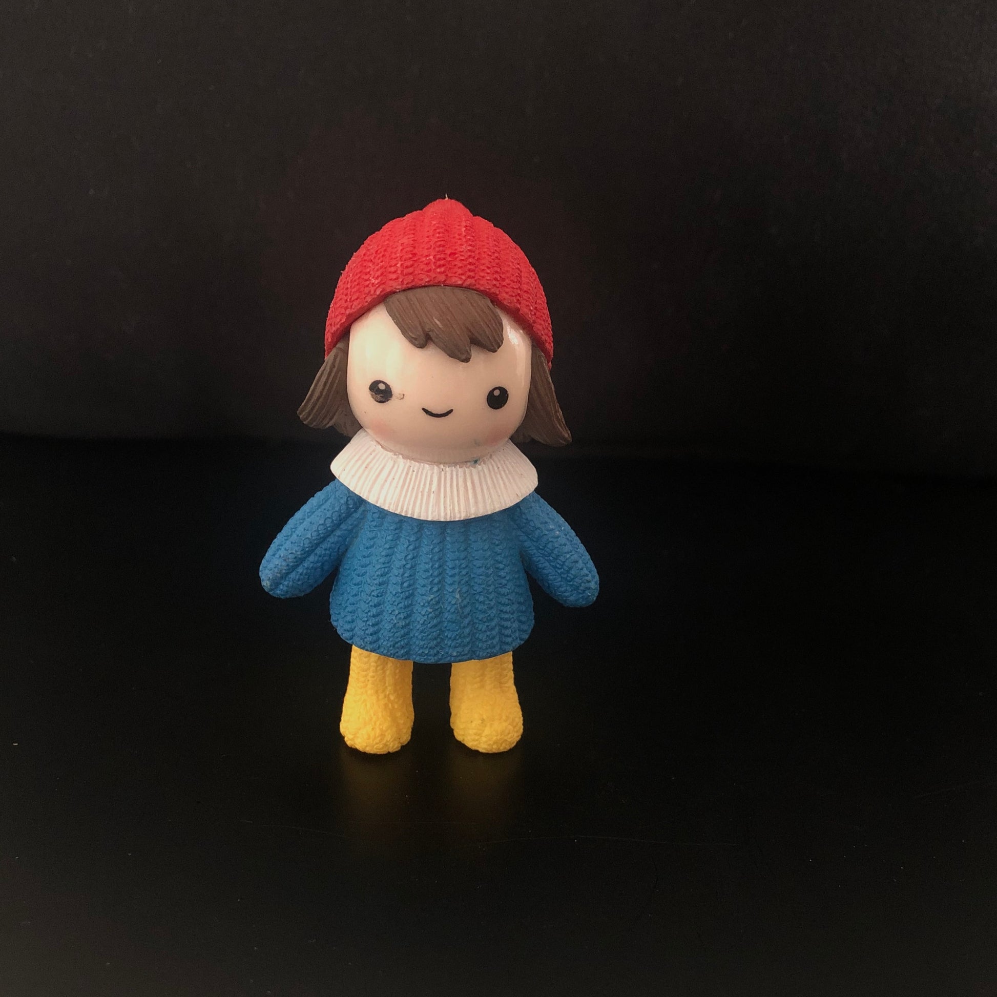 ladki, sardi, topi, garam kapde, woolens, little girl, standing, cap, sweater, muffler, beanie
