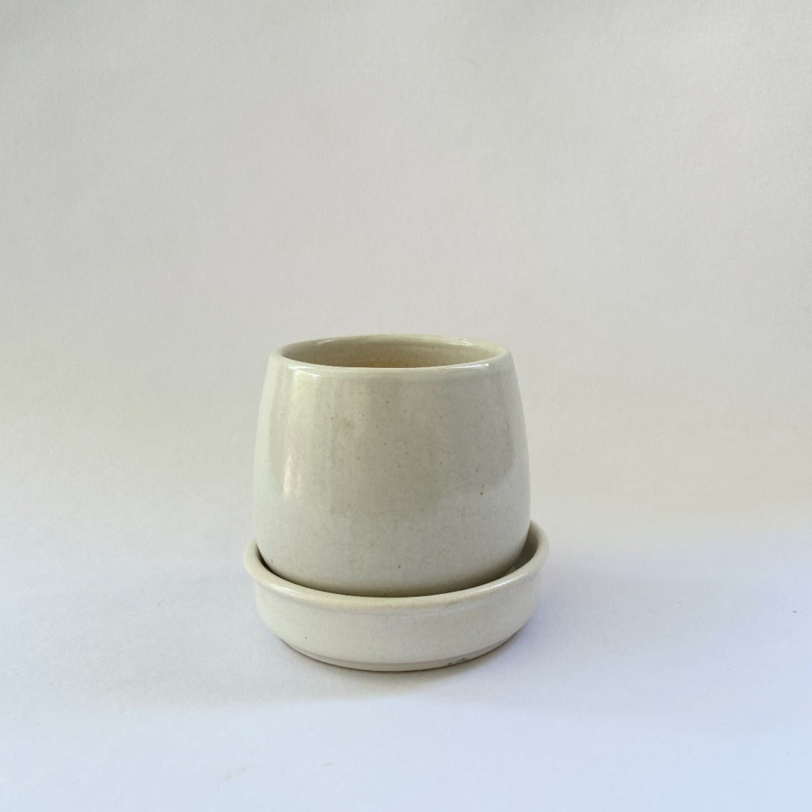 royal, elegant, off-white, pot with a plate, ceramic, small pot