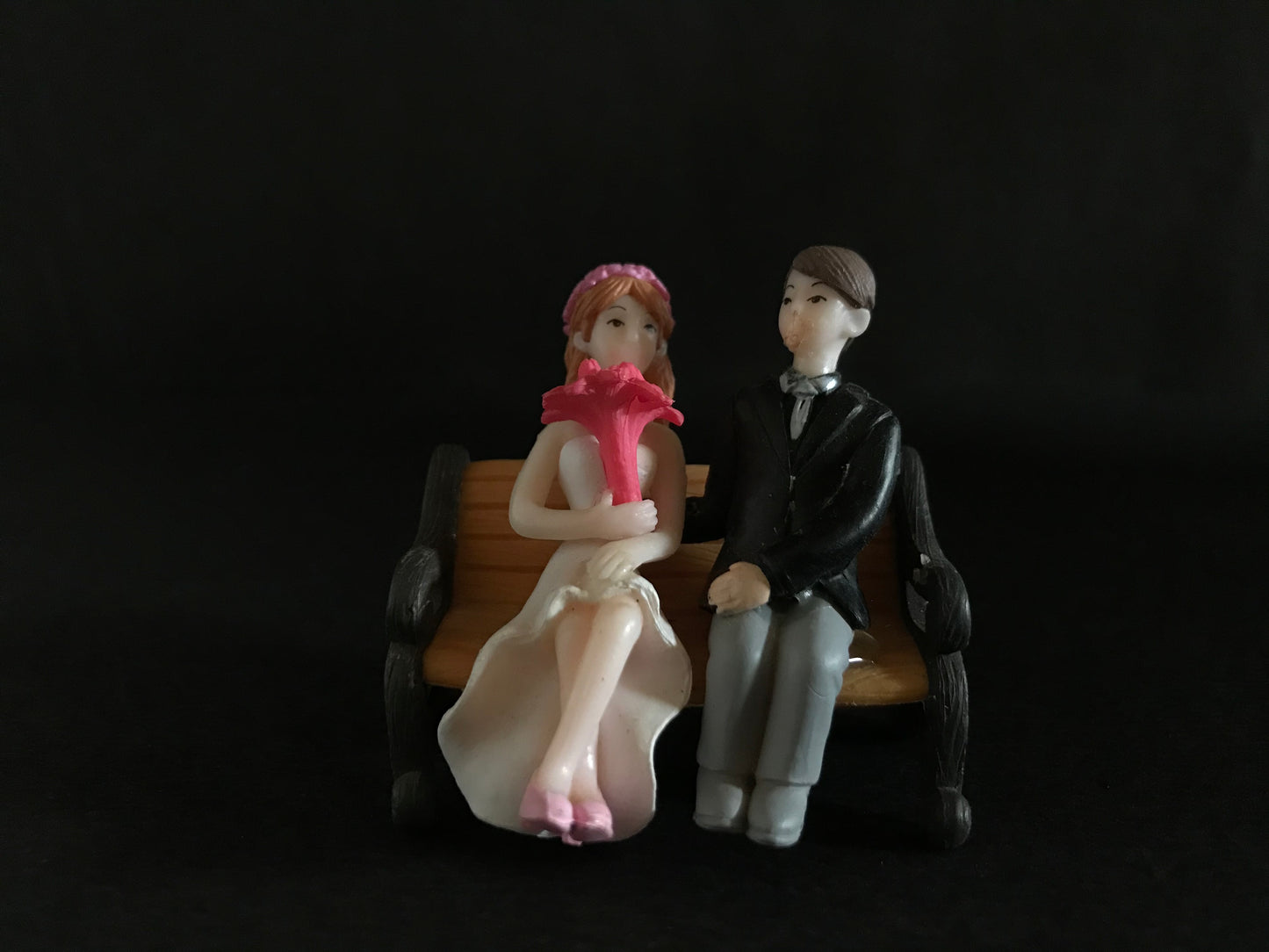 miniature couple, bench figurines, fairy tray gardens, sophisticated, elegance, fashion, high society,bride, groom, newly wed, just married, couple, bench, dulha, dulhan, shaadi, jodi